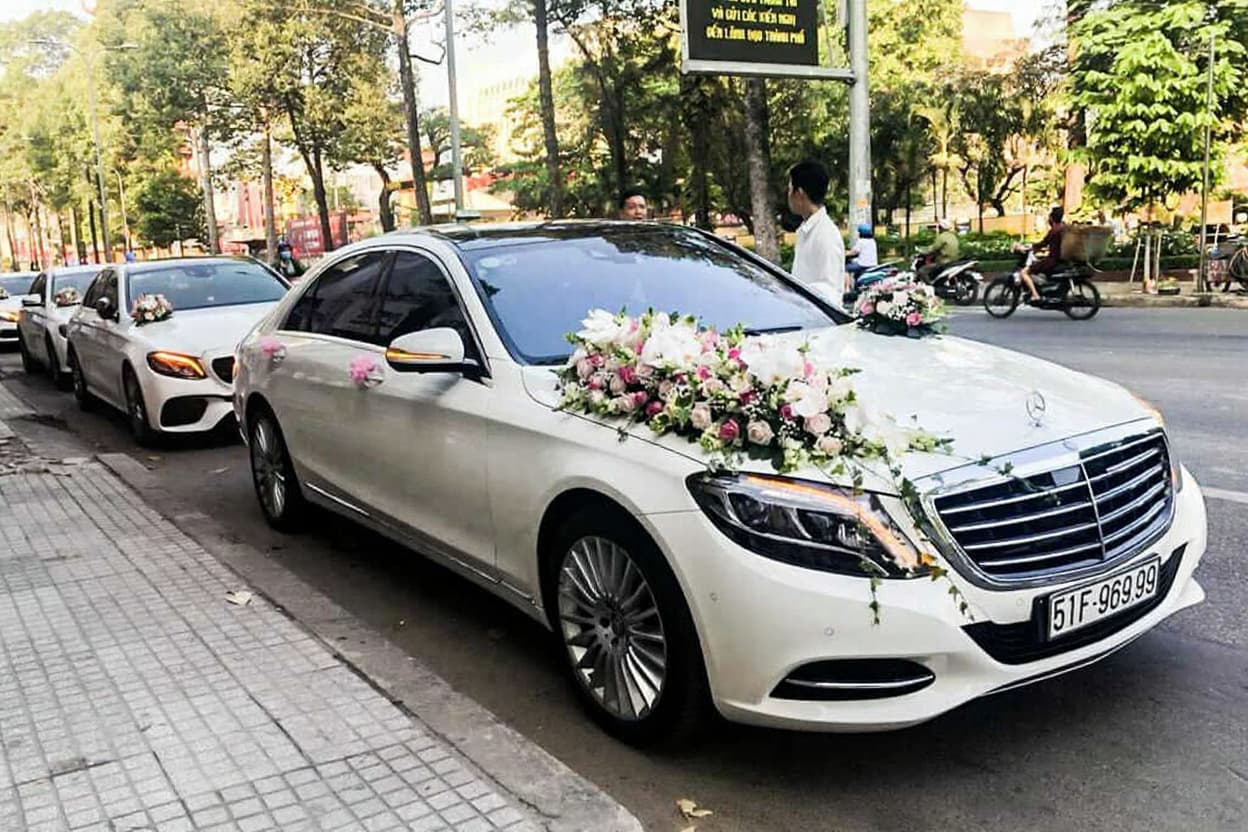Cho thuê xe hoa Mercedes