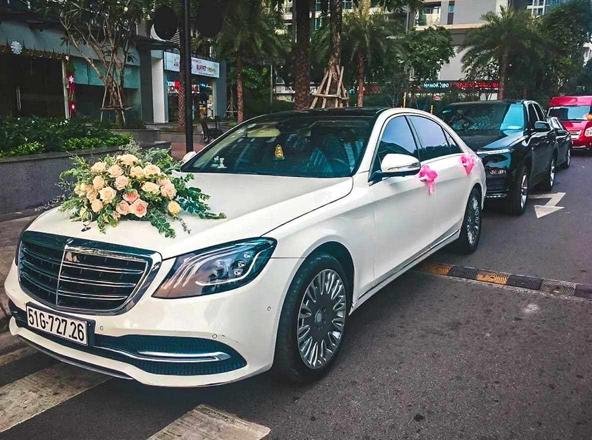 Thuê xe hoa Mercedes