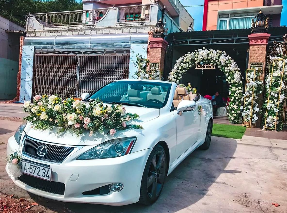 Thuê xe hoa mui trần