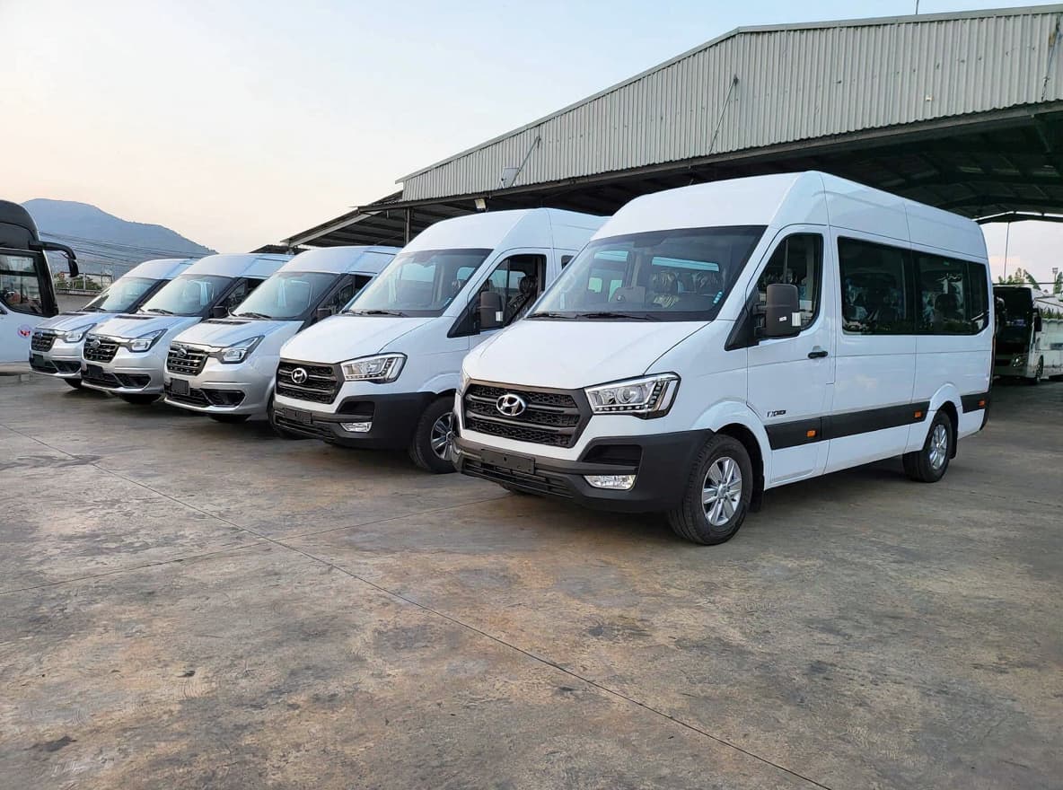 Thuê xe ô tô 16 chỗ 1