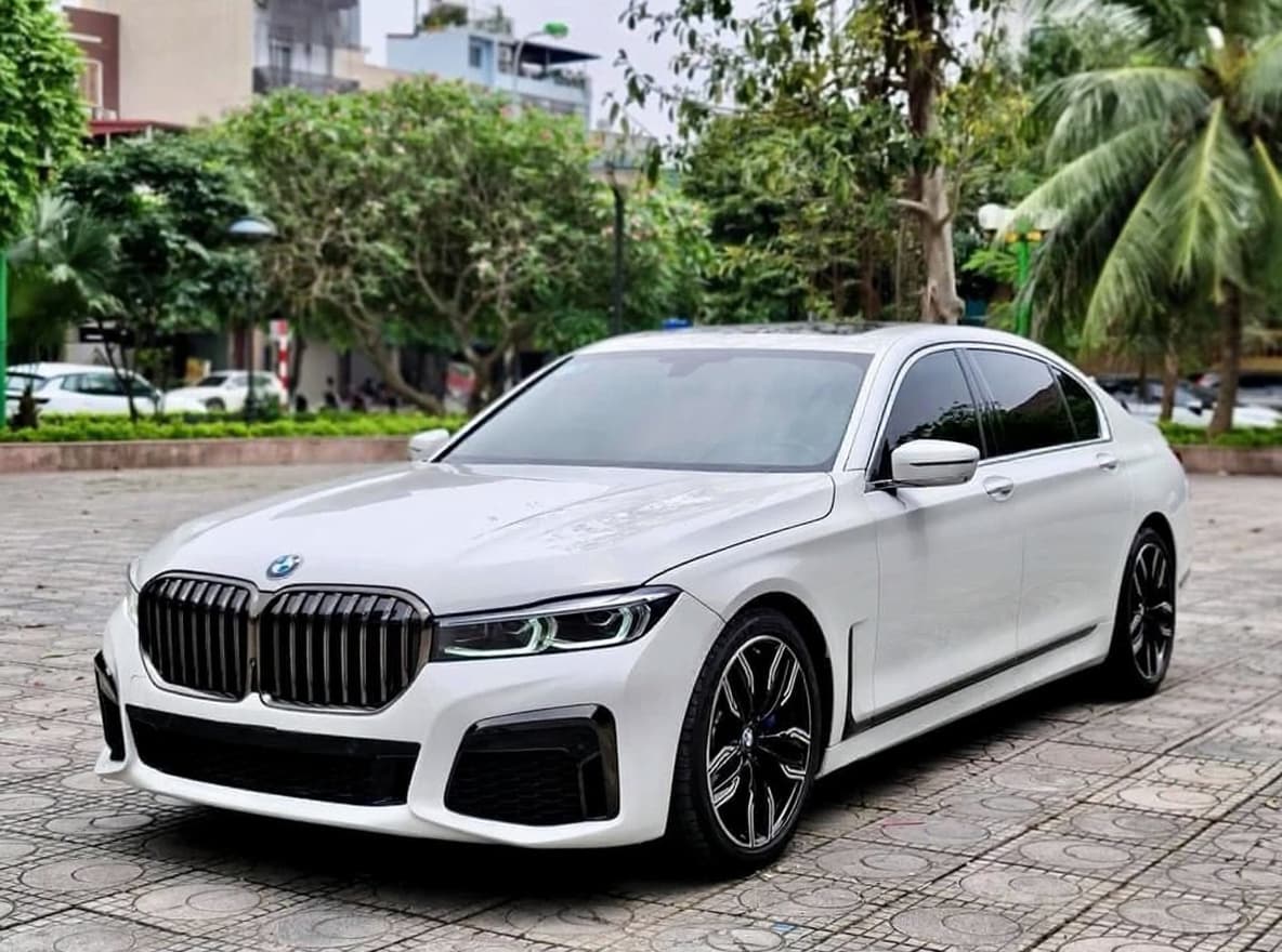 Thuê xe 4 chỗ có tài xế