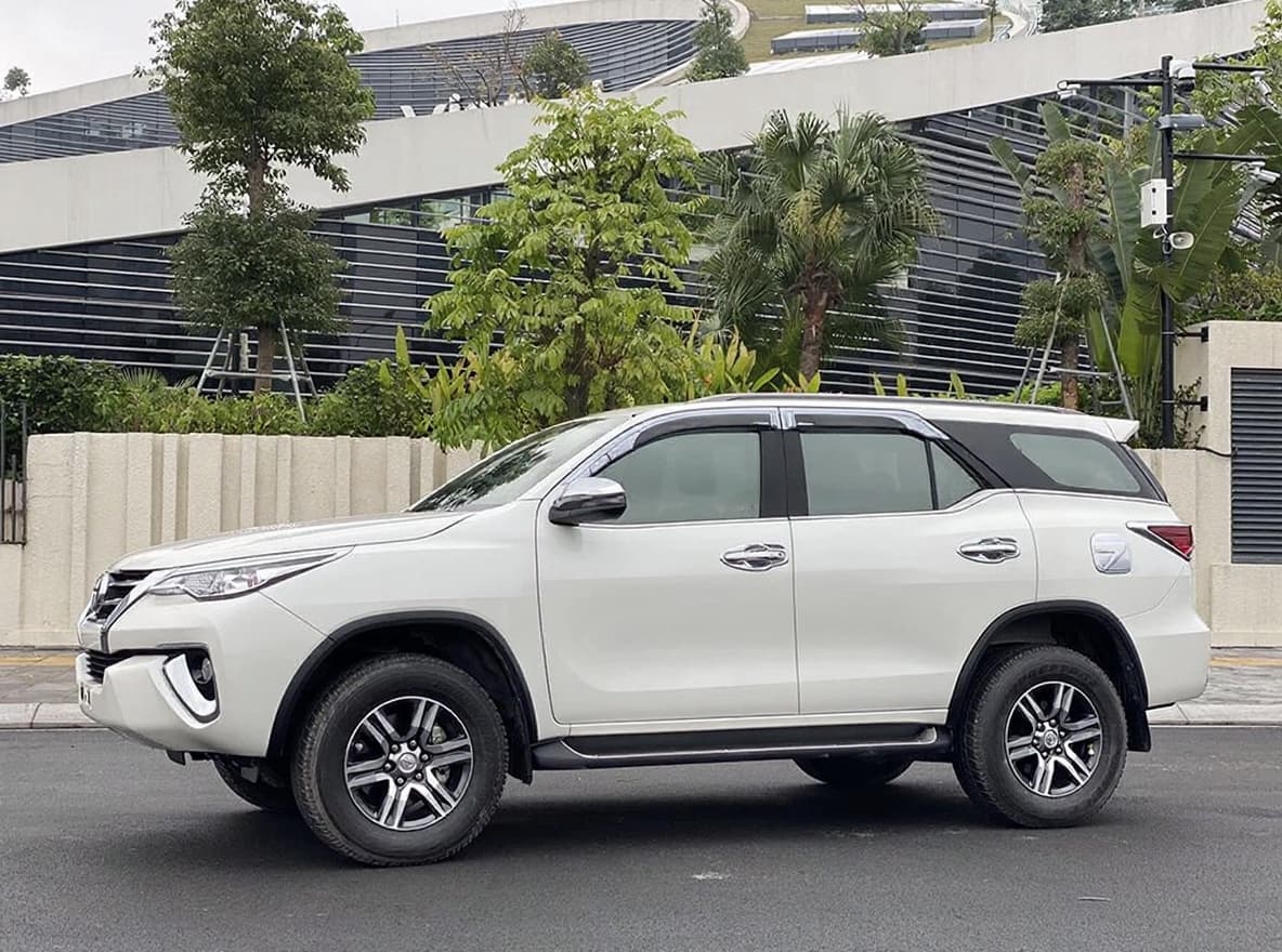 Thuê xe 7 chỗ Fortuner