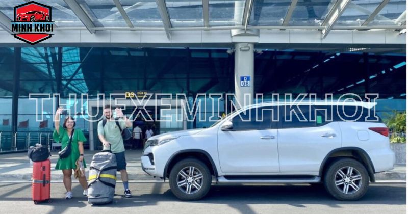 Mẹo thuê xe 16 chỗ đưa đón sân bay tại TP.HCM tiết kiệm hơn